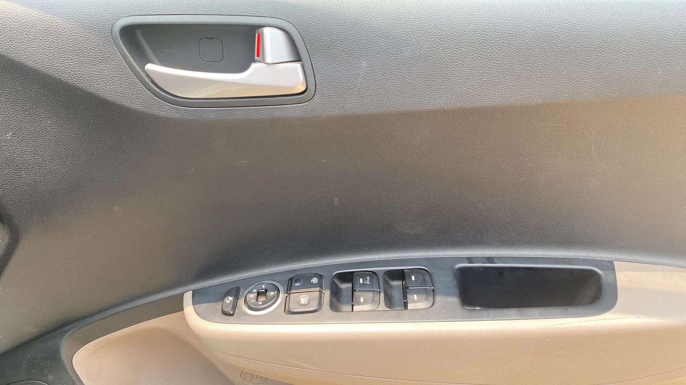 2015 Hyundai Xcent SX 1.2, Petrol, Manual, 75,475 km, Driver Side Door Panels Control