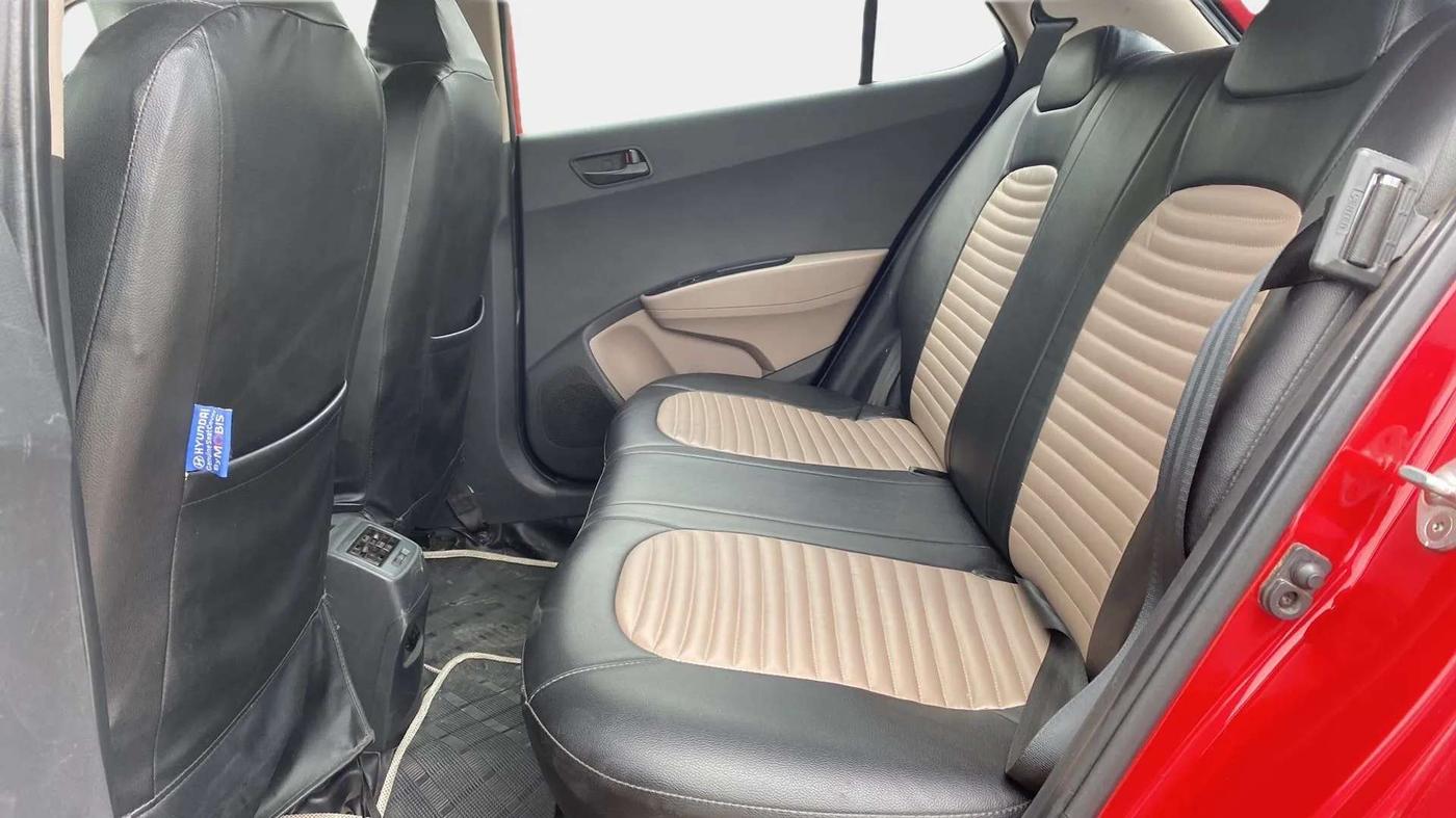 2017 Hyundai Grand i10 MAGNA 1.2 KAPPA VTVT, Petrol, Manual, 35,159 km, Right Side Rear Door Cabin