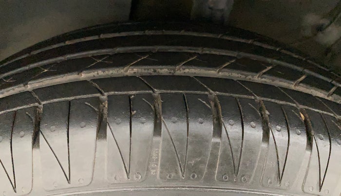 2023 KIA SONET GTX PLUS 1.5 AT, Diesel, Automatic, 10,137 km, Left Front Tyre Tread