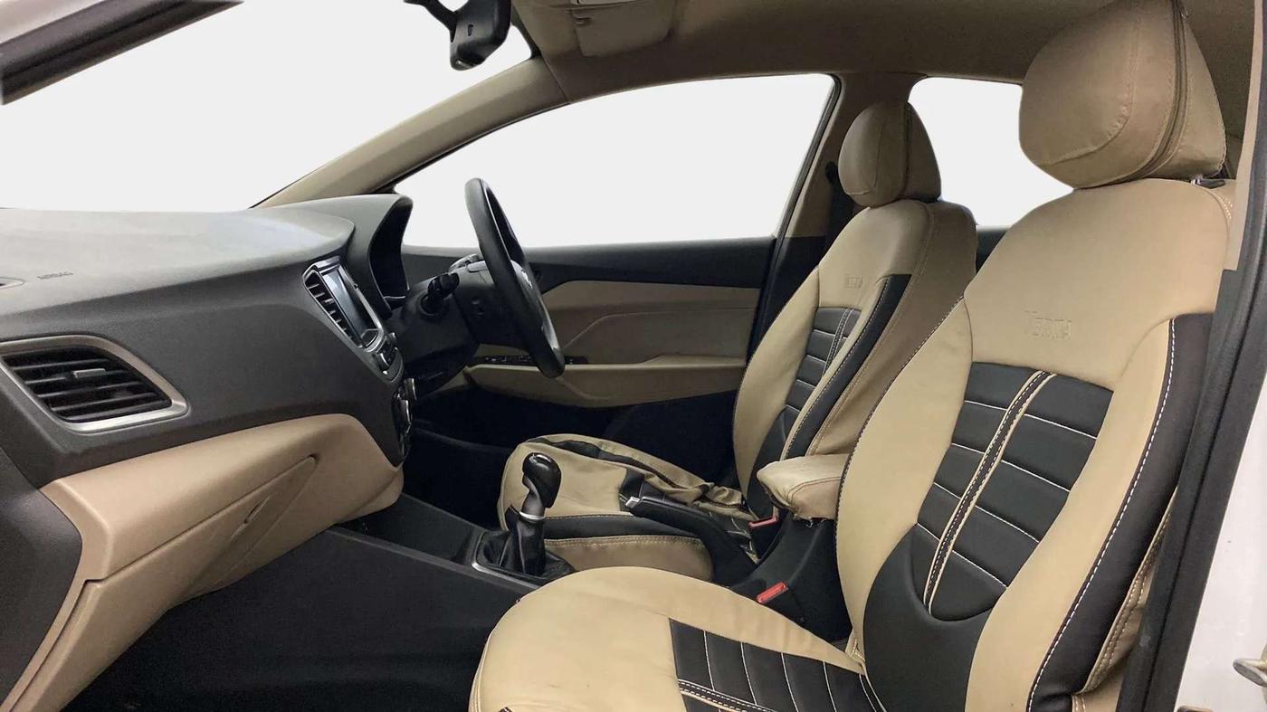 2017 Hyundai Verna 1.6 VTVT SX, Petrol, Manual, 99,461 km, Right Side Front Door Cabin