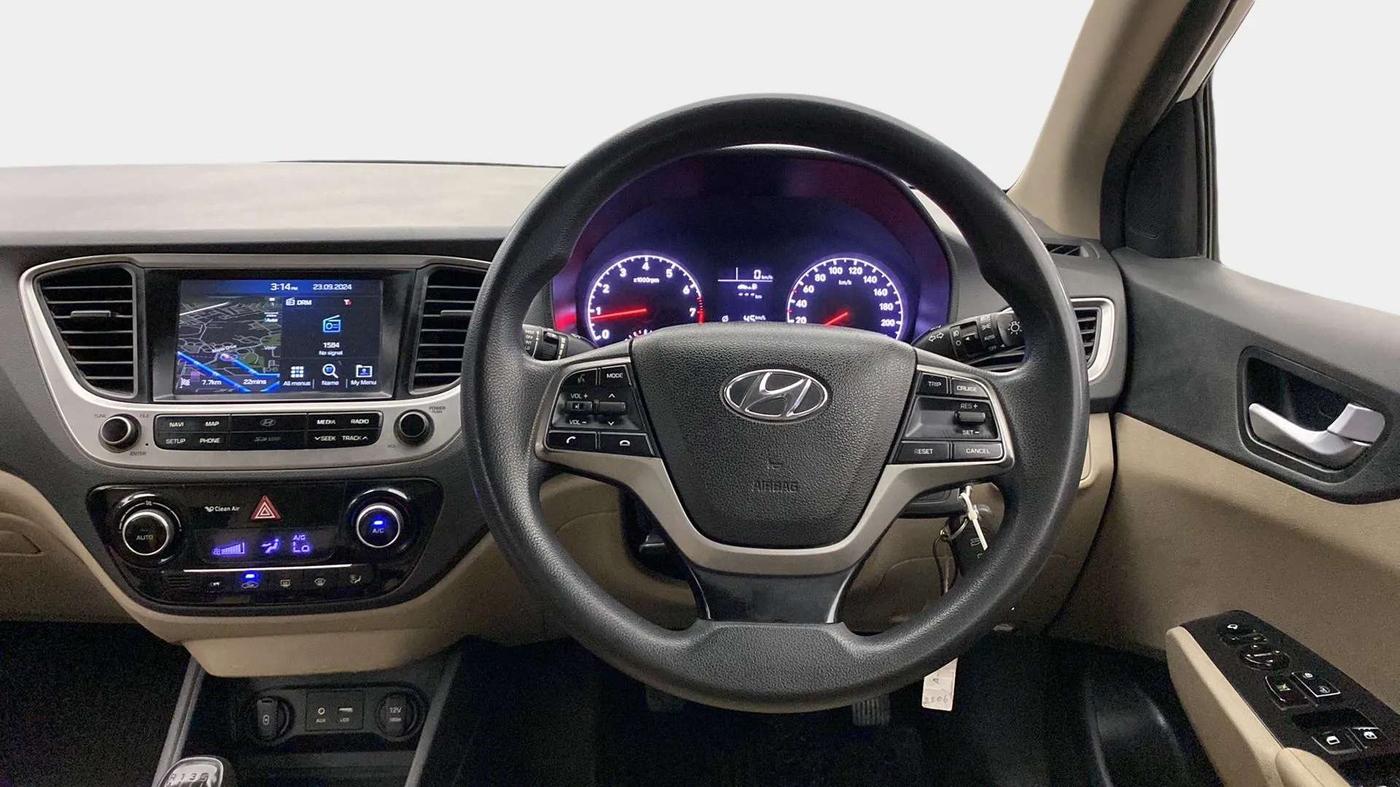 2017 Hyundai Verna 1.6 VTVT SX, Petrol, Manual, 99,461 km, Steering Wheel Close Up