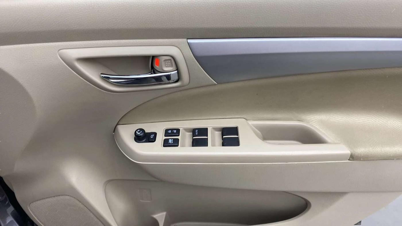 2017 Maruti Ertiga ZXI+, Petrol, Manual, 42,088 km, Driver Side Door Panels Control