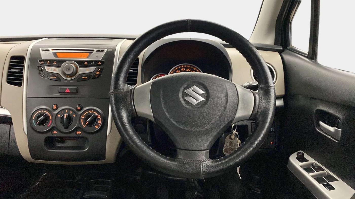 2013 Maruti Wagon R 1.0 VXI, Petrol, Manual, 30,293 km, Steering Wheel Close Up