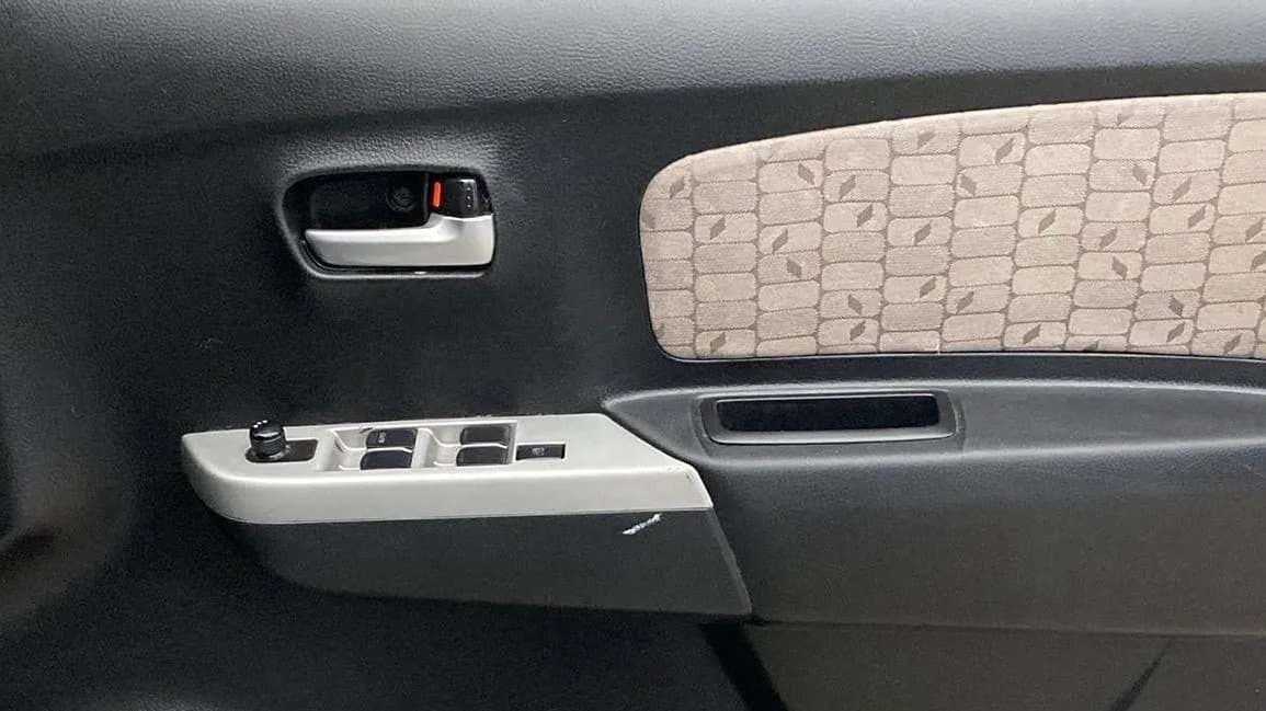 2013 Maruti Wagon R 1.0 VXI, Petrol, Manual, 30,293 km, Driver Side Door Panels Control