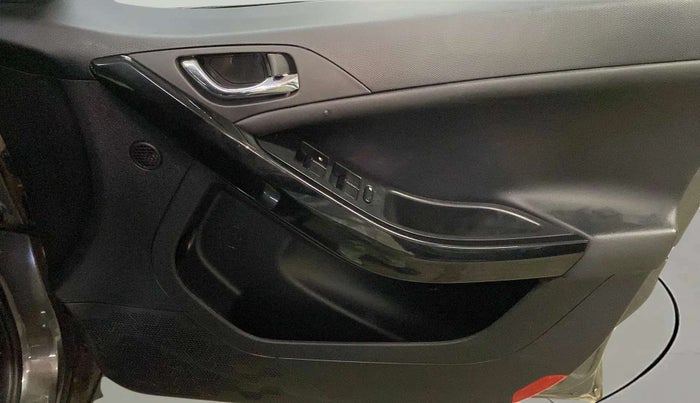 2024 Tata NEXON FEARLESS + SUNROOF DCA DUAL TONE 1.2 PETROL, Petrol, Automatic, 11,540 km, Driver Side Door Panels Control