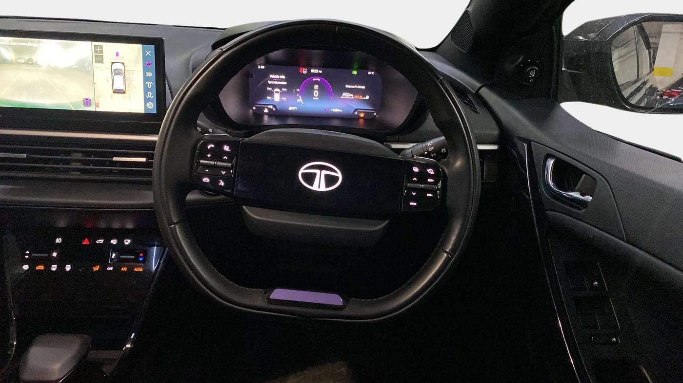2024 Tata NEXON FEARLESS + SUNROOF DCA DUAL TONE 1.2 PETROL, Petrol, Automatic, 11,540 km, Steering Wheel Close Up