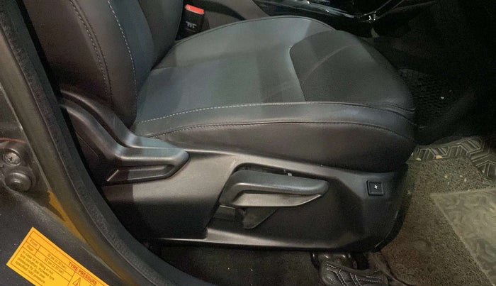 2024 Tata NEXON FEARLESS + SUNROOF DCA DUAL TONE 1.2 PETROL, Petrol, Automatic, 11,540 km, Driver Side Adjustment Panel
