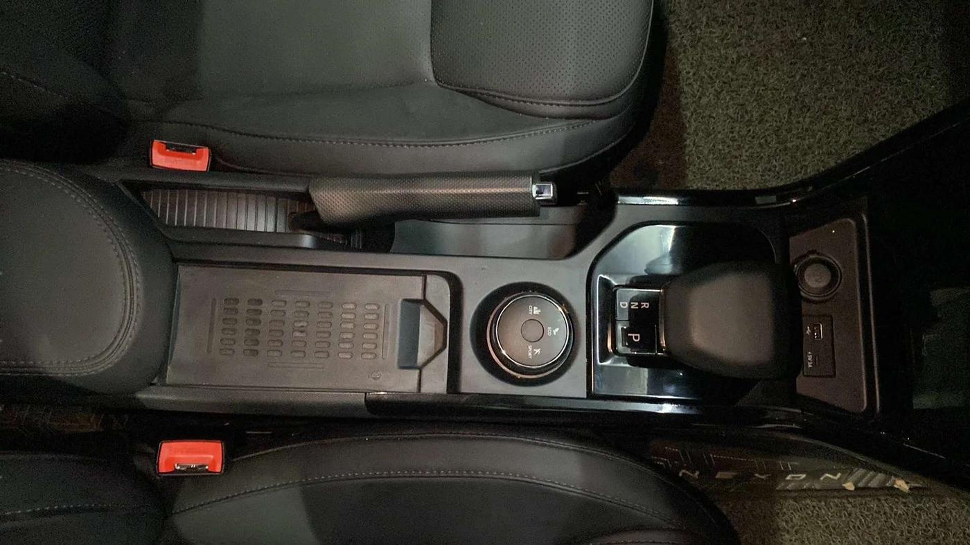 2024 Tata NEXON FEARLESS + SUNROOF DCA DUAL TONE 1.2 PETROL, Petrol, Automatic, 11,540 km, Gear Lever