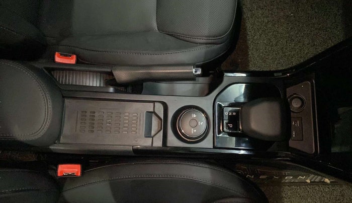 2024 Tata NEXON FEARLESS + SUNROOF DCA DUAL TONE 1.2 PETROL, Petrol, Automatic, 11,540 km, Gear Lever