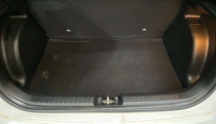 2021 Hyundai VENUE S 1.2, Petrol, Manual, 13,971 km, Boot Inside