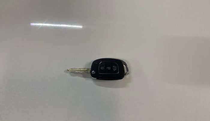 2021 Hyundai VENUE S 1.2, Petrol, Manual, 13,971 km, Key Close Up