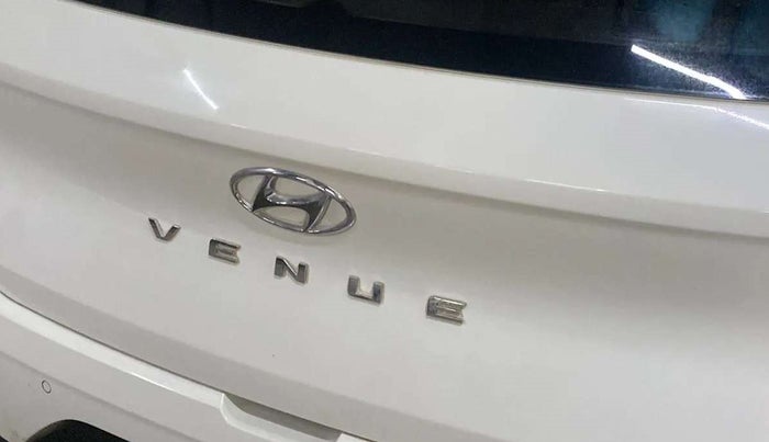 2021 Hyundai VENUE S 1.2, Petrol, Manual, 13,971 km, Dicky (Boot door) - Slightly dented