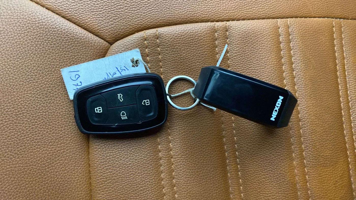 2019 Tata NEXON XZA PLUS PETROL, Petrol, Automatic, 58,263 km, Key Close Up