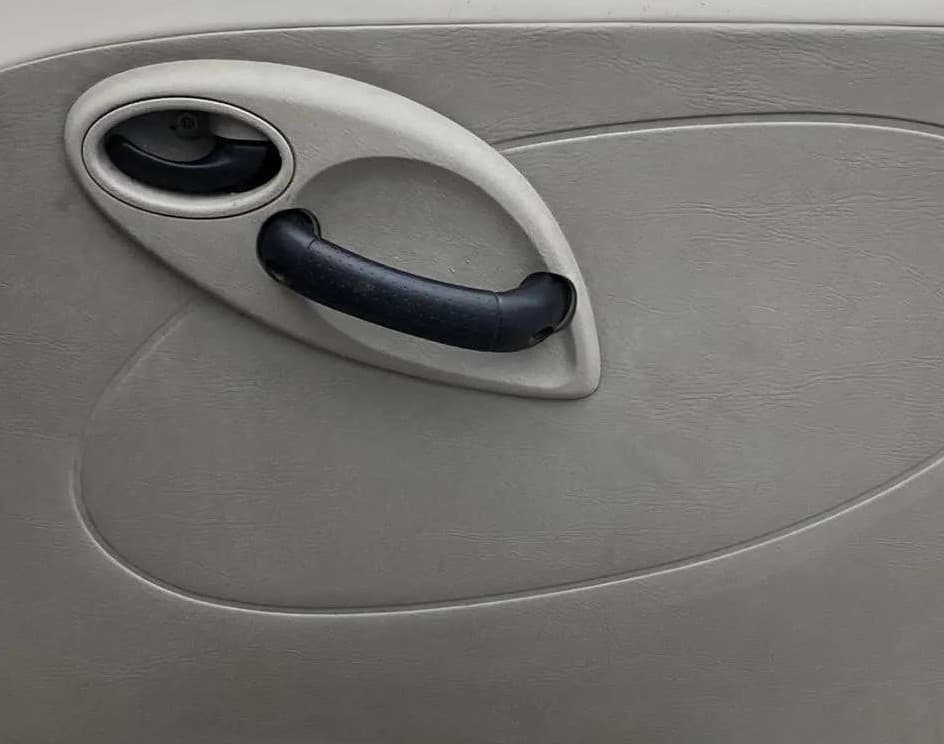 2021 Mahindra Scorpio S3 PLUS, CNG, Manual, 59,176 km, Driver Side Door Panels Control