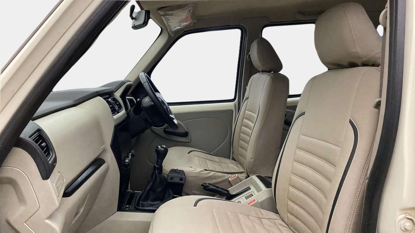 2021 Mahindra Scorpio S3 PLUS, CNG, Manual, 59,176 km, Right Side Front Door Cabin