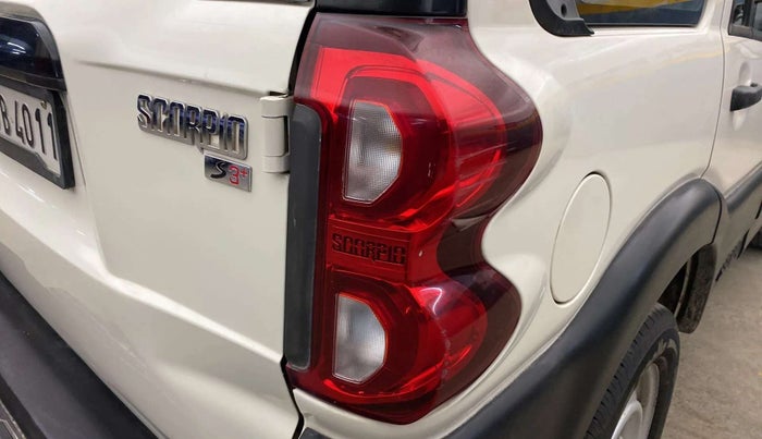 2021 Mahindra Scorpio S3 PLUS, Diesel, Manual, 57,872 km, Right tail light - Minor scratches