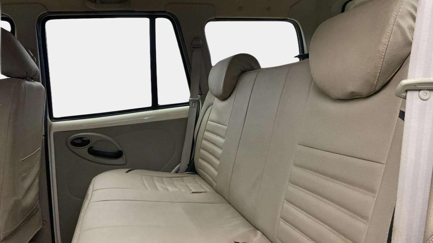 2021 Mahindra Scorpio S3 PLUS, CNG, Manual, 59,176 km, Right Side Rear Door Cabin