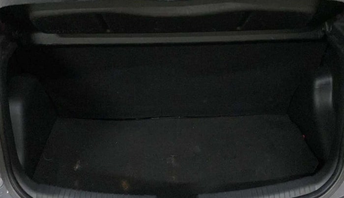 2017 Hyundai Grand i10 SPORTZ (O) AT 1.2 KAPPA VTVT, Petrol, Automatic, 36,145 km, Boot Inside