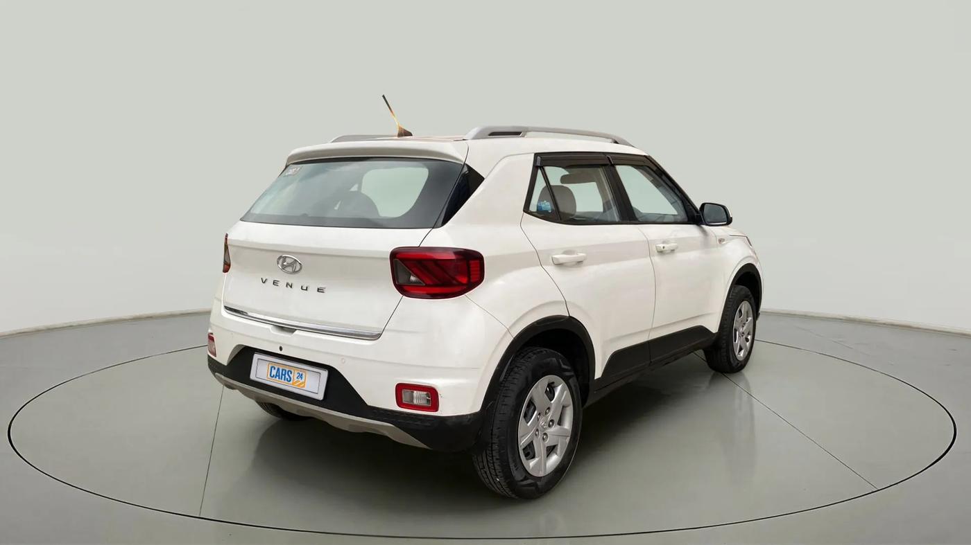 2020 Hyundai VENUE S 1.2, Petrol, Manual, 28,645 km, Right Back Diagonal