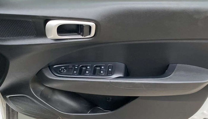 2020 Hyundai VENUE S 1.2, Petrol, Manual, 28,645 km, Driver Side Door Panels Control