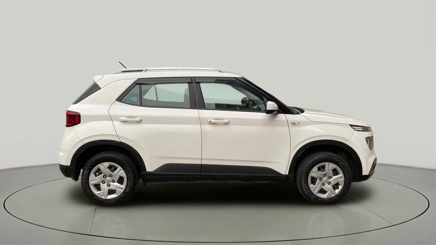 2020 Hyundai VENUE S 1.2, Petrol, Manual, 28,645 km, Right Side View