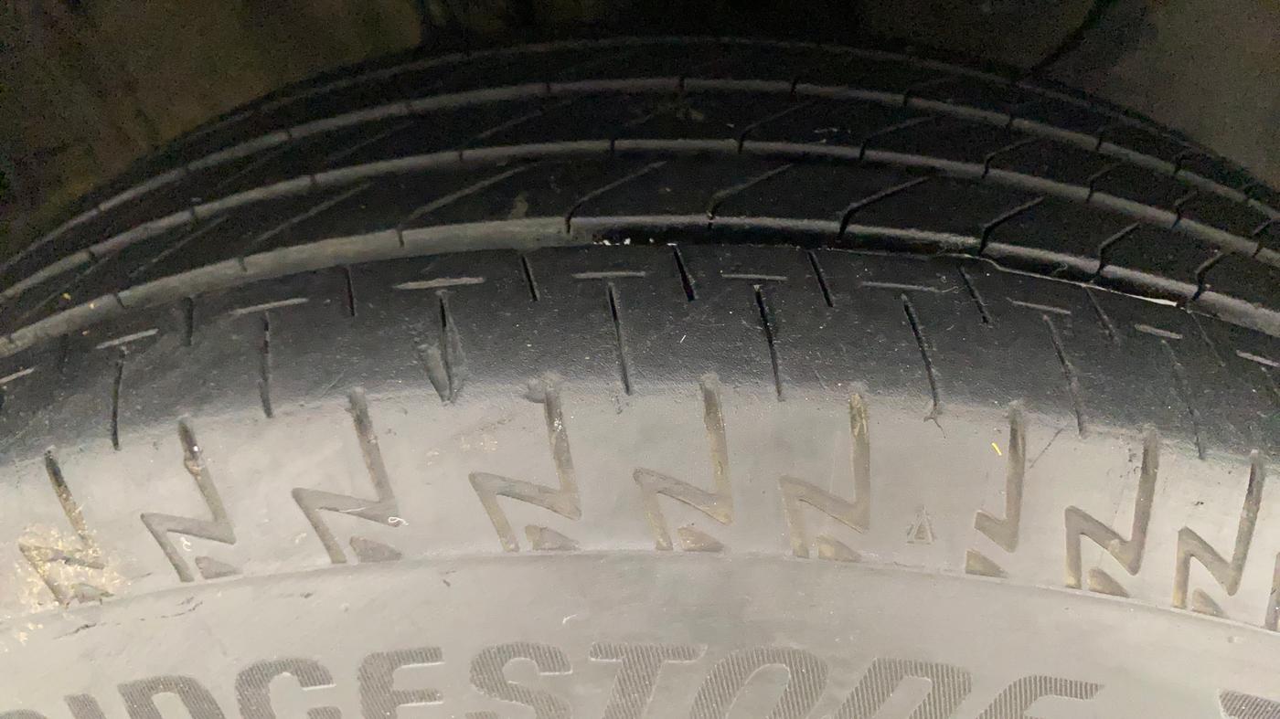 2019 Hyundai Elite i20 MAGNA PLUS 1.2, Petrol, Manual, 92,129 km, Right Front Tyre Tread