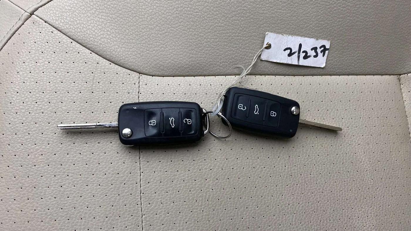 2013 Volkswagen Vento HIGHLINE 1.6 MPI, Petrol, Manual, 40,161 km, Key Close Up