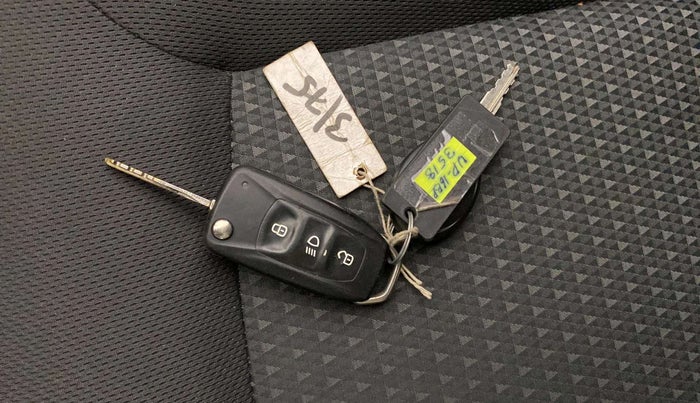 2017 Tata Tiago XZ PETROL, Petrol, Manual, 73,310 km, Key Close Up