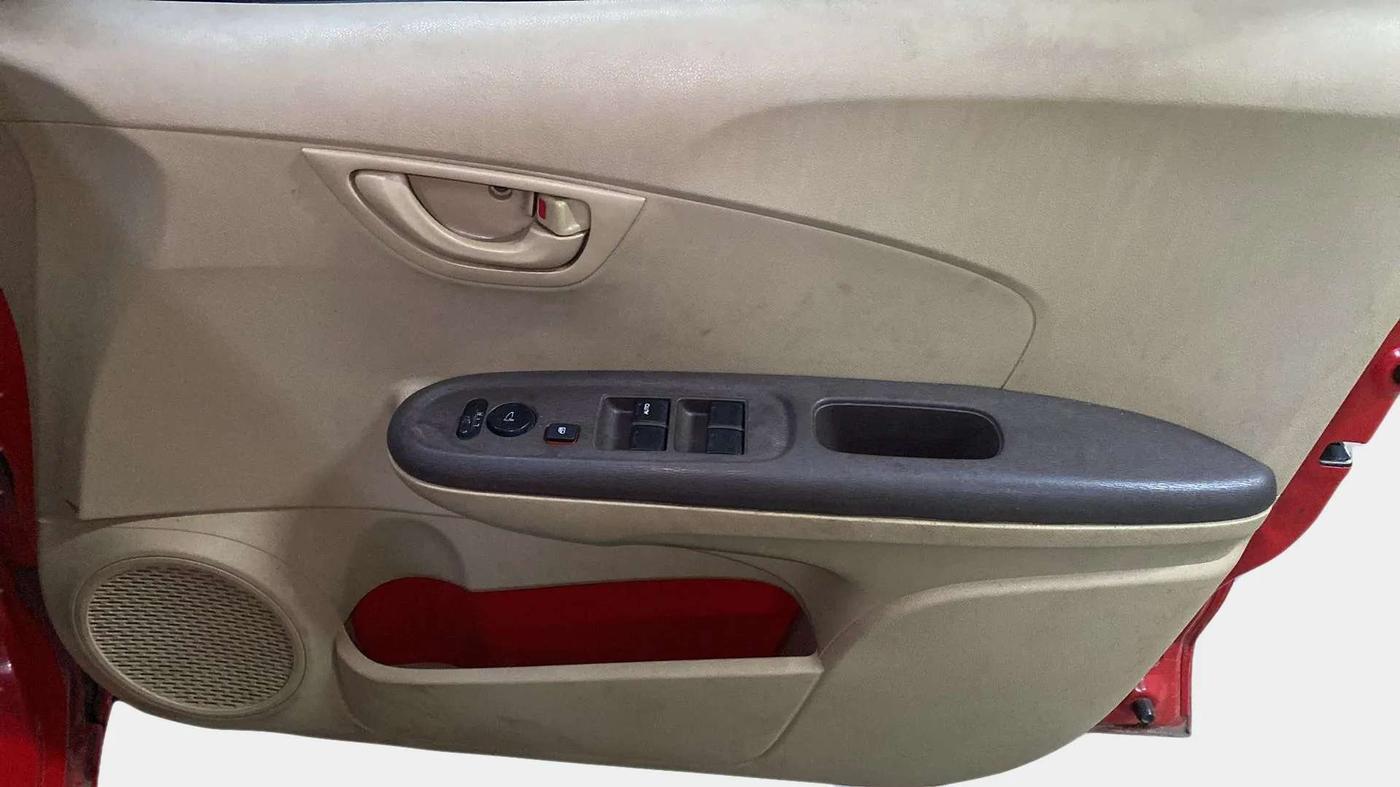 2013 Honda Brio S MT, Petrol, Manual, 96,298 km, Driver Side Door Panels Control