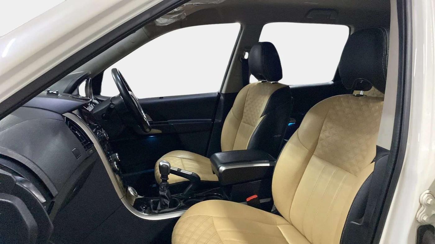 2019 Mahindra XUV500 W7, Diesel, Manual, 89,344 km, Right Side Front Door Cabin