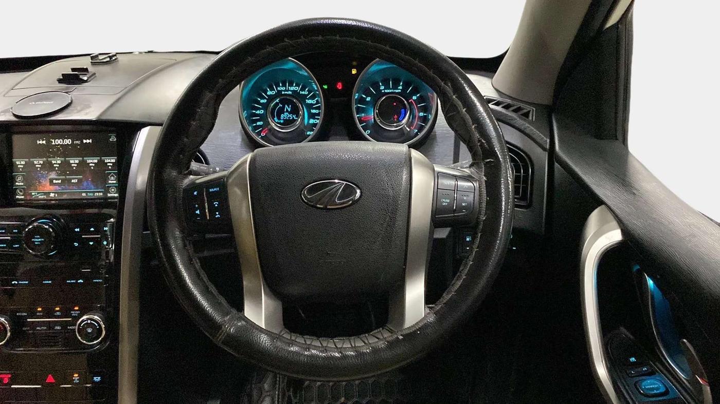 2019 Mahindra XUV500 W7, Diesel, Manual, 89,344 km, Steering Wheel Close Up