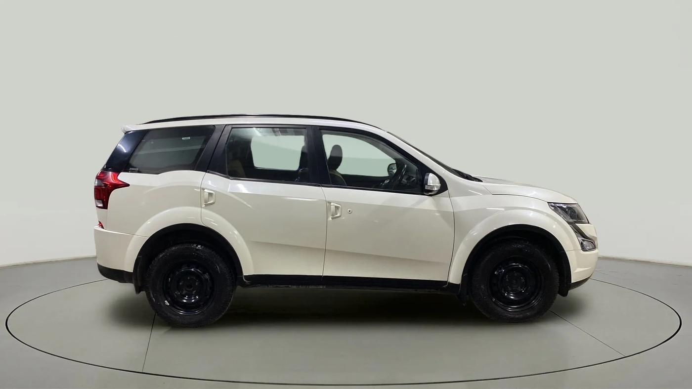 2019 Mahindra XUV500 W7, Diesel, Manual, 89,344 km, Right Side View