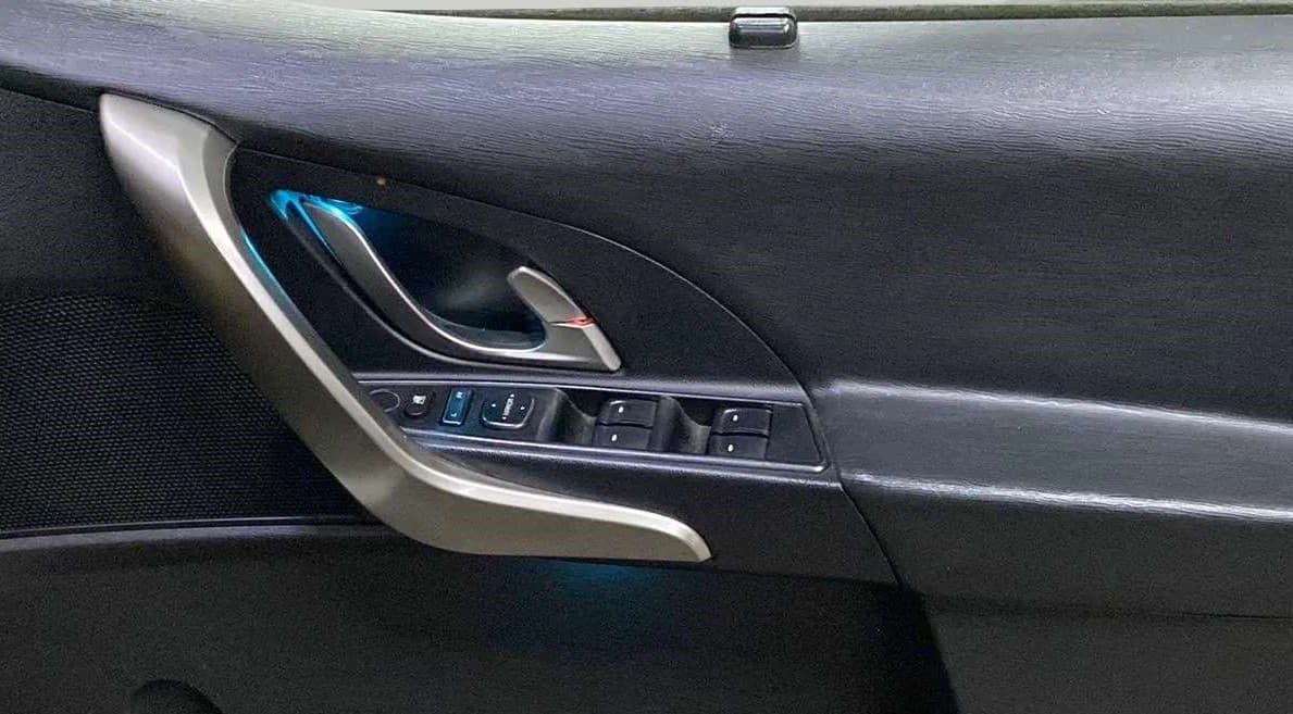 2019 Mahindra XUV500 W7, Diesel, Manual, 89,344 km, Driver Side Door Panels Control