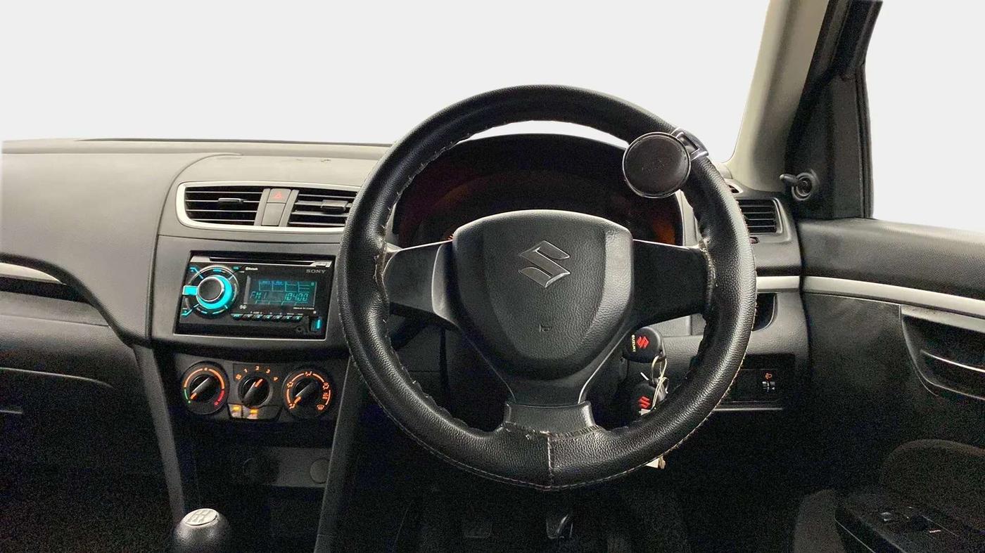 2016 Maruti Swift LXI (O), Petrol, Manual, 50,176 km, Steering Wheel Close Up