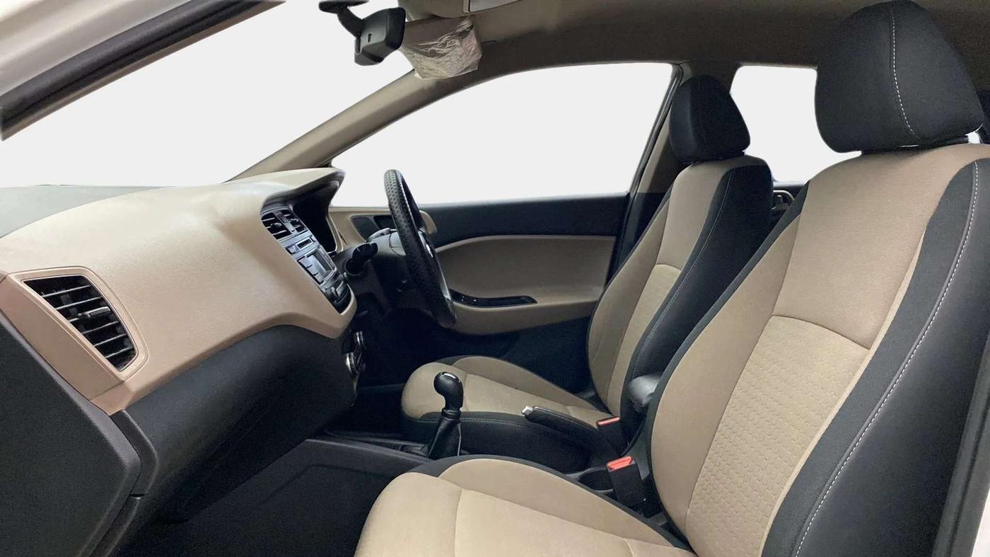2015 Hyundai Elite i20 SPORTZ 1.2, Petrol, Manual, 48,880 km, Right Side Front Door Cabin