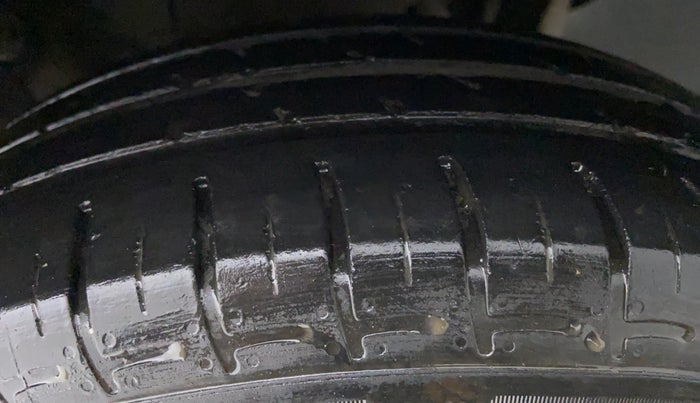 2020 Hyundai AURA S CNG, CNG, Manual, 51,715 km, Left Rear Tyre Tread