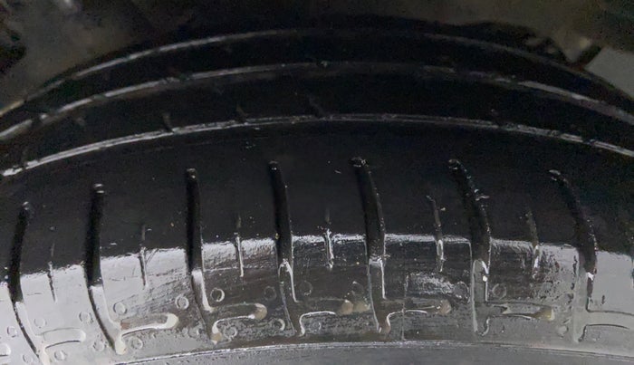 2020 Hyundai AURA S CNG, CNG, Manual, 51,715 km, Left Front Tyre Tread