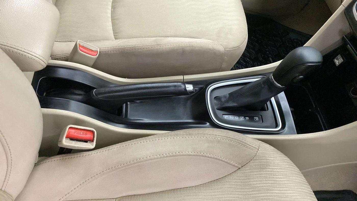 2015 Maruti Ciaz VXI+AT, Petrol, Automatic, 70,401 km, Gear Lever