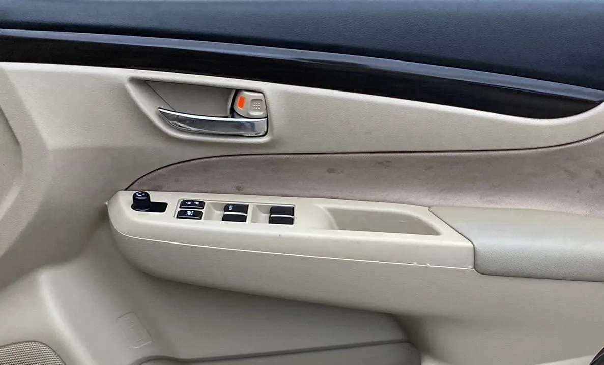 2015 Maruti Ciaz VXI+AT, Petrol, Automatic, 70,401 km, Driver Side Door Panels Control