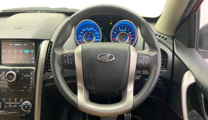 2018 Mahindra XUV500 W11 (O) AWD AT, Diesel, Automatic, 52,734 km, Steering Wheel Close Up
