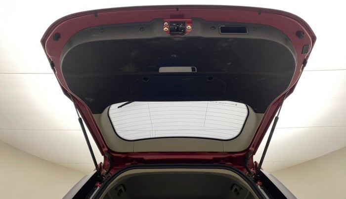 2018 Mahindra XUV500 W11 (O) AWD AT, Diesel, Automatic, 52,734 km, Boot Door Open