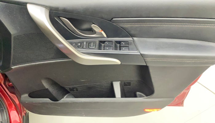 2018 Mahindra XUV500 W11 (O) AWD AT, Diesel, Automatic, 52,734 km, Driver Side Door Panels Control
