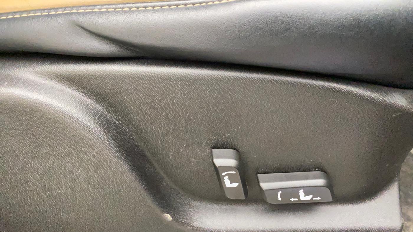 2018 Mahindra XUV500 W11 (O) AWD AT, Diesel, Automatic, 52,734 km, Driver Side Adjustment Panel