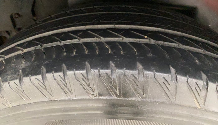2018 Mahindra XUV500 W11 (O) AWD AT, Diesel, Automatic, 52,734 km, Right Rear Tyre Tread