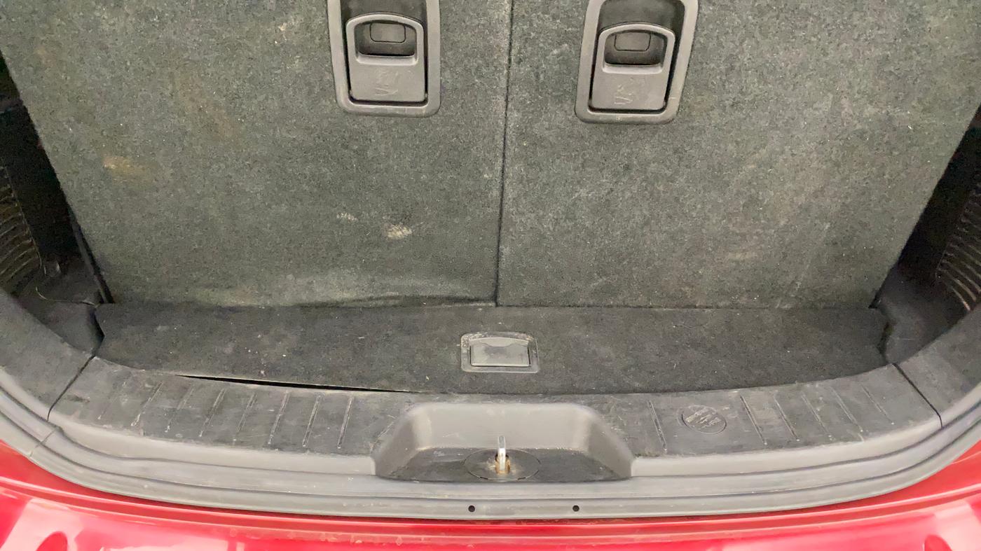 2018 Mahindra XUV500 W11 (O) AWD AT, Diesel, Automatic, 52,734 km, Boot Inside