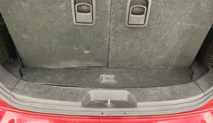 2018 Mahindra XUV500 W11 (O) AWD AT, Diesel, Automatic, 52,734 km, Boot Inside