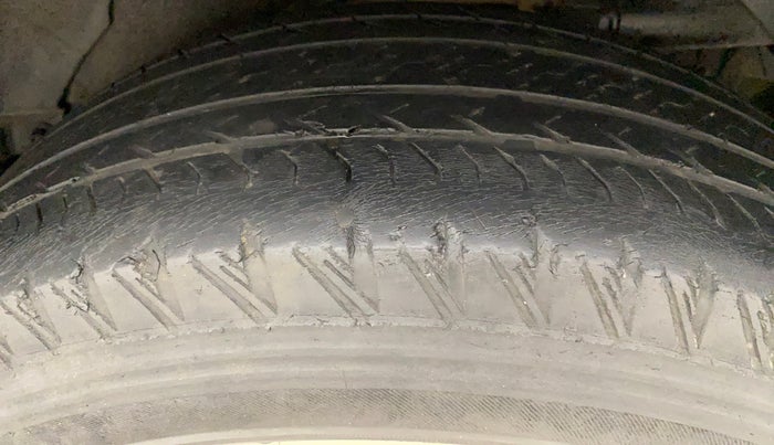 2018 Mahindra XUV500 W11 (O) AWD AT, Diesel, Automatic, 52,734 km, Left Rear Tyre Tread
