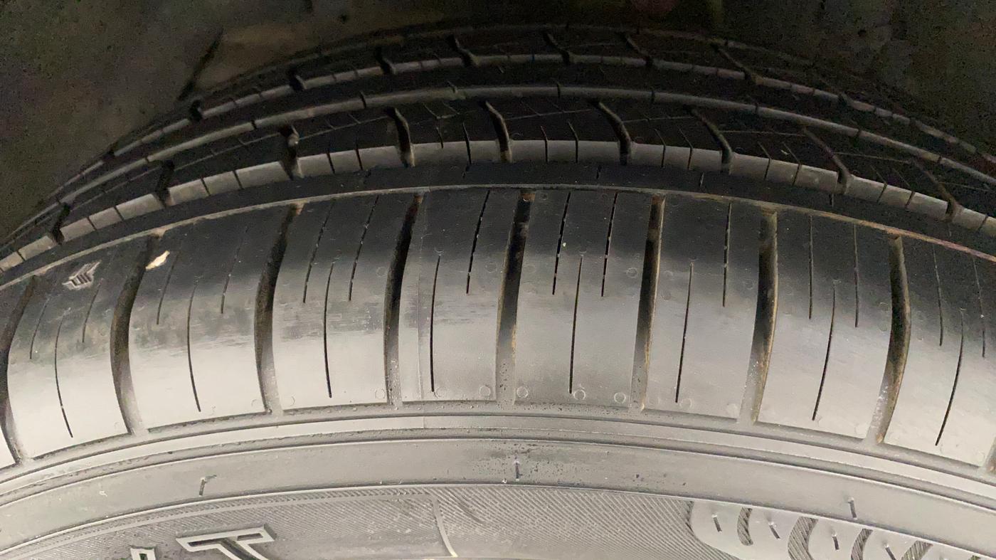 2018 Mahindra XUV500 W11 (O) AWD AT, Diesel, Automatic, 52,734 km, Left Front Tyre Tread