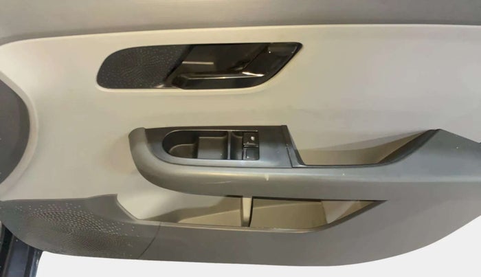 2021 Tata ALTROZ XE PETROL, Petrol, Manual, 39,675 km, Driver Side Door Panels Control