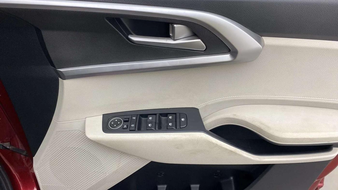 2022 KIA CARENS PRESTIGE PLUS 1.4 PETROL 7 STR, Petrol, Manual, 12,500 km, Driver Side Door Panels Control